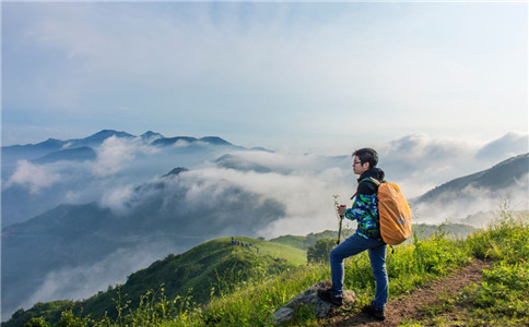 经常爬山有什么好处 爬山的技巧 爬山不累的方法