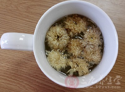 决明子可以与菊花钩藤等搭配泡茶